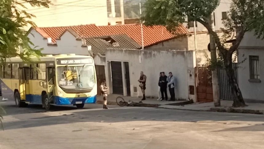 Acidente entre ônibus e ciclista deixa homem em estado grave