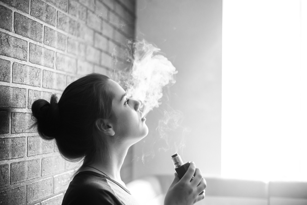 Cigarro eletrônico destrói pulmões e atrai jovens para uma epidemia silenciosa