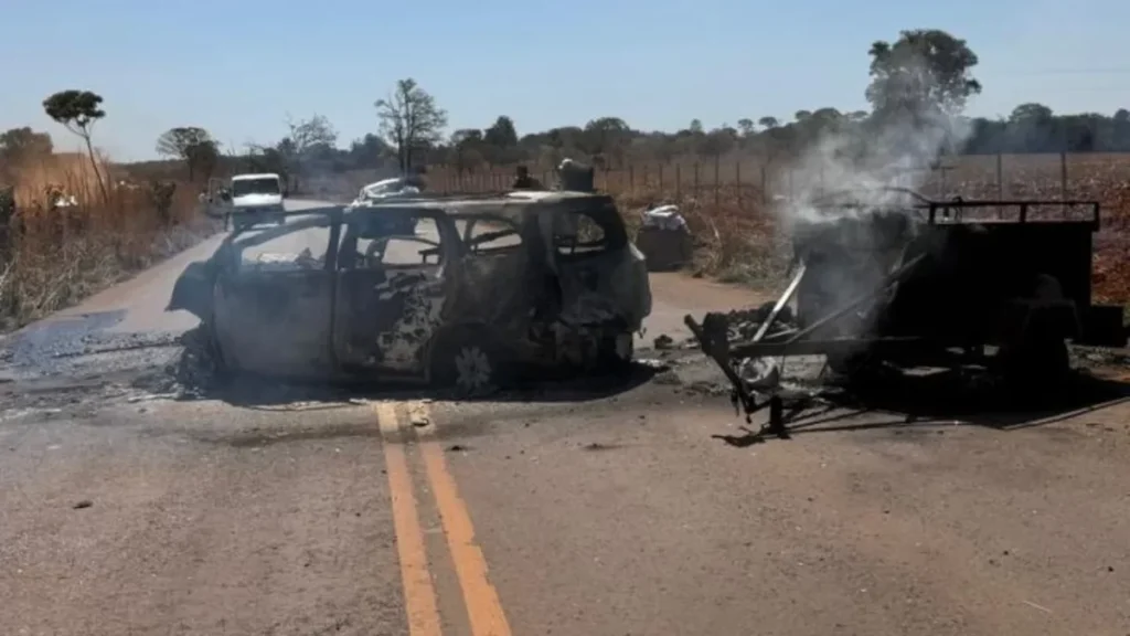Dois mortos e três feridos em acidente grave na MG-176, em Luz Dois mortos e três feridos em acidente grave na MG-176, em Luz