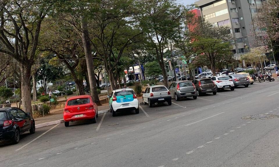 Estacionamento interditado no Centro de Itaúna