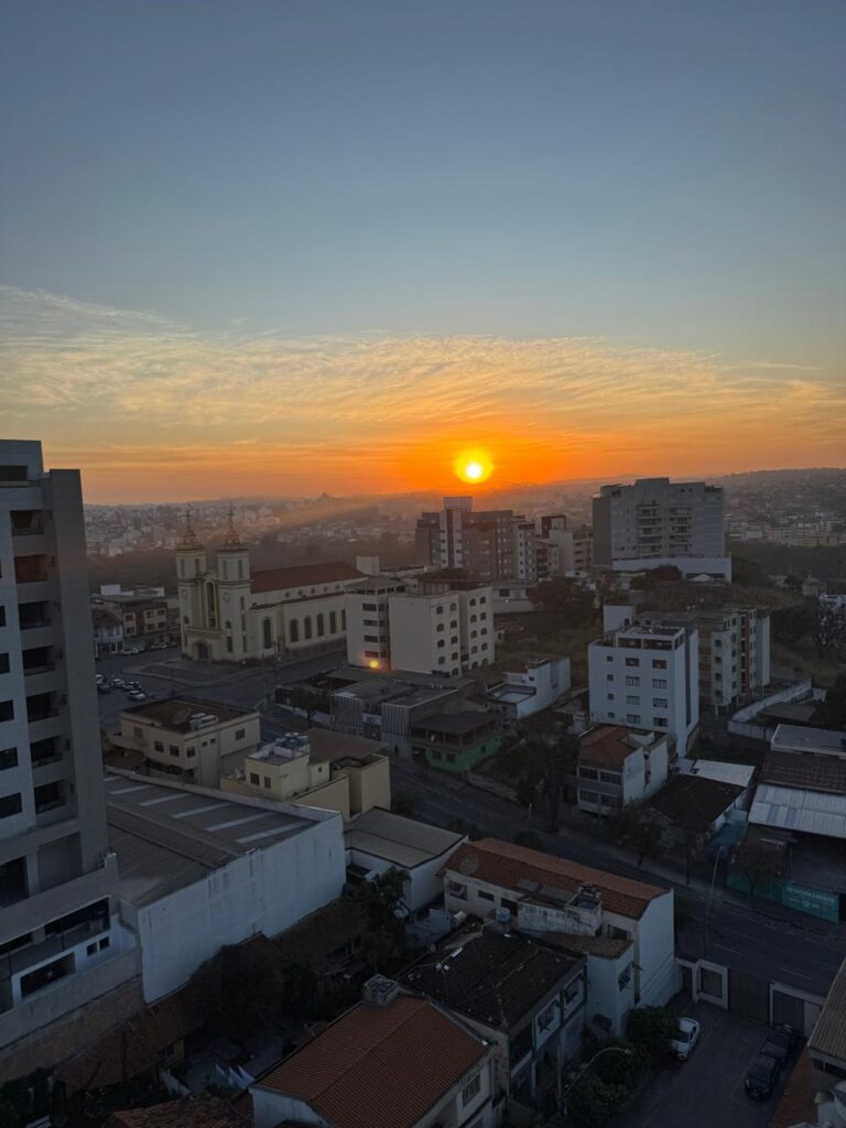 Divinópolis amanhece com sol, mas com um frio de rachar “os bicos” IMG-20250814-WA0001