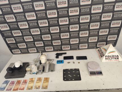 Dupla é presa por tráfico de drogas em operação no bairro São Luis, Carmo do Cajuru