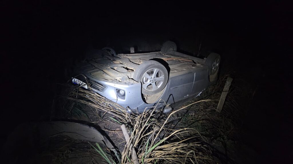 Jovem capota carro após ser fechada na BR-354, em Iguatama Imagem do WhatsApp de 2025-08-20 à(s) 08.04.07_0fff87d1