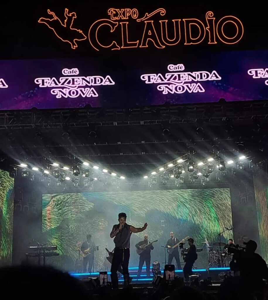 Luan Santana e Pedro Sampaio agitaram penúltima noite da Expo Cláudio Luan Santana