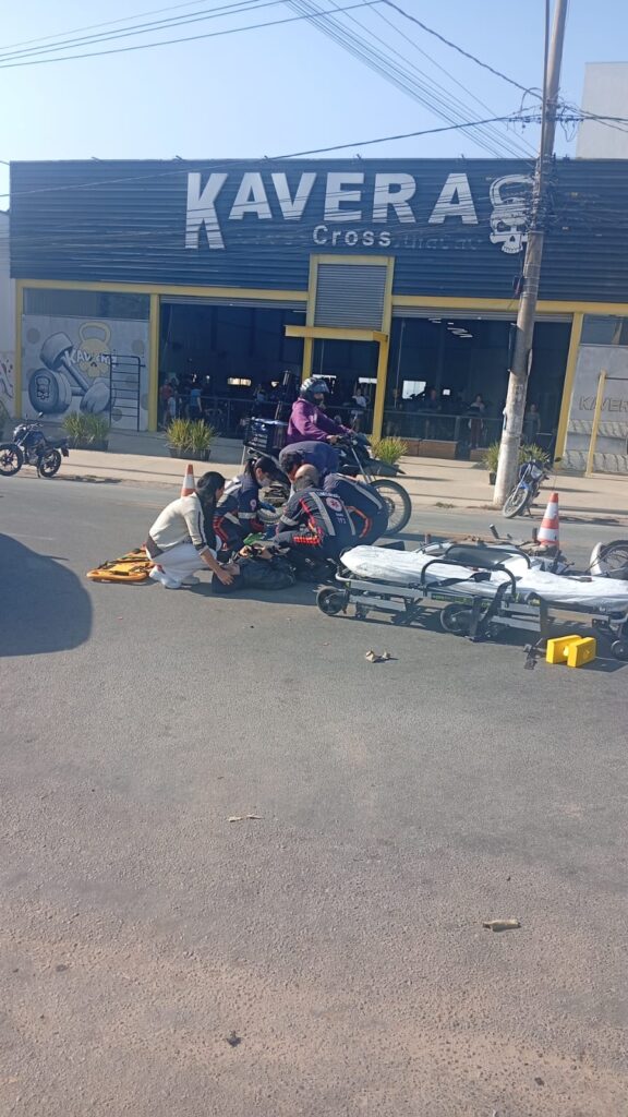 Motociclista sofre fratura após colisão em avenida de Divinópolis Motociclista sofre fratura após colisão em avenida de Divinópolis