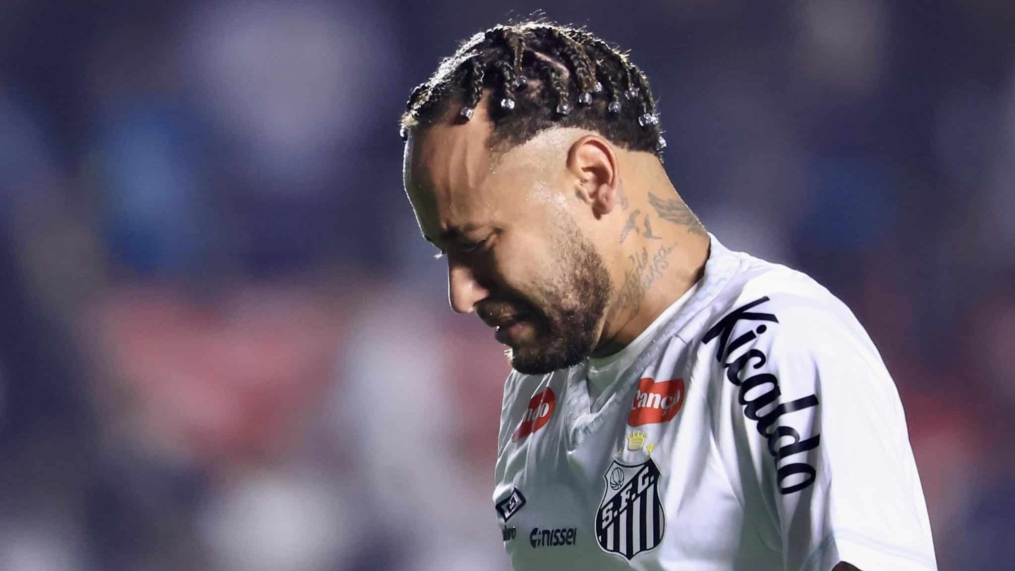 Neymar desaba em lágrimas no Morumbi após derrota do Santos por 6 a 0 para o Vasco; redes sociais coloca assunto no trending topics