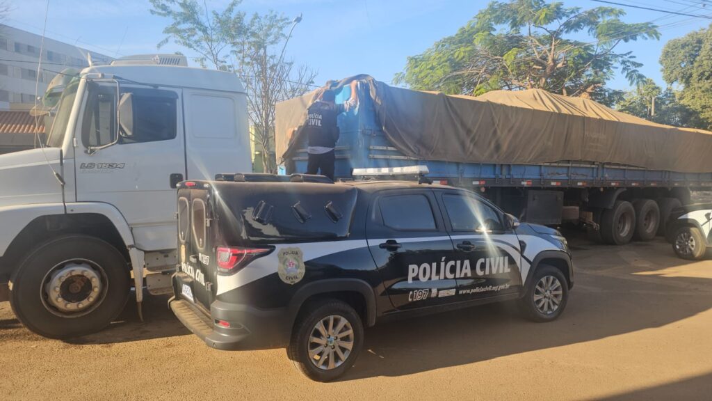 Polícia Civil intercepta desvio de 30 toneladas de adubo em Pompéu Polícia Civil intercepta desvio de 30 toneladas de adubo em Pompéu
