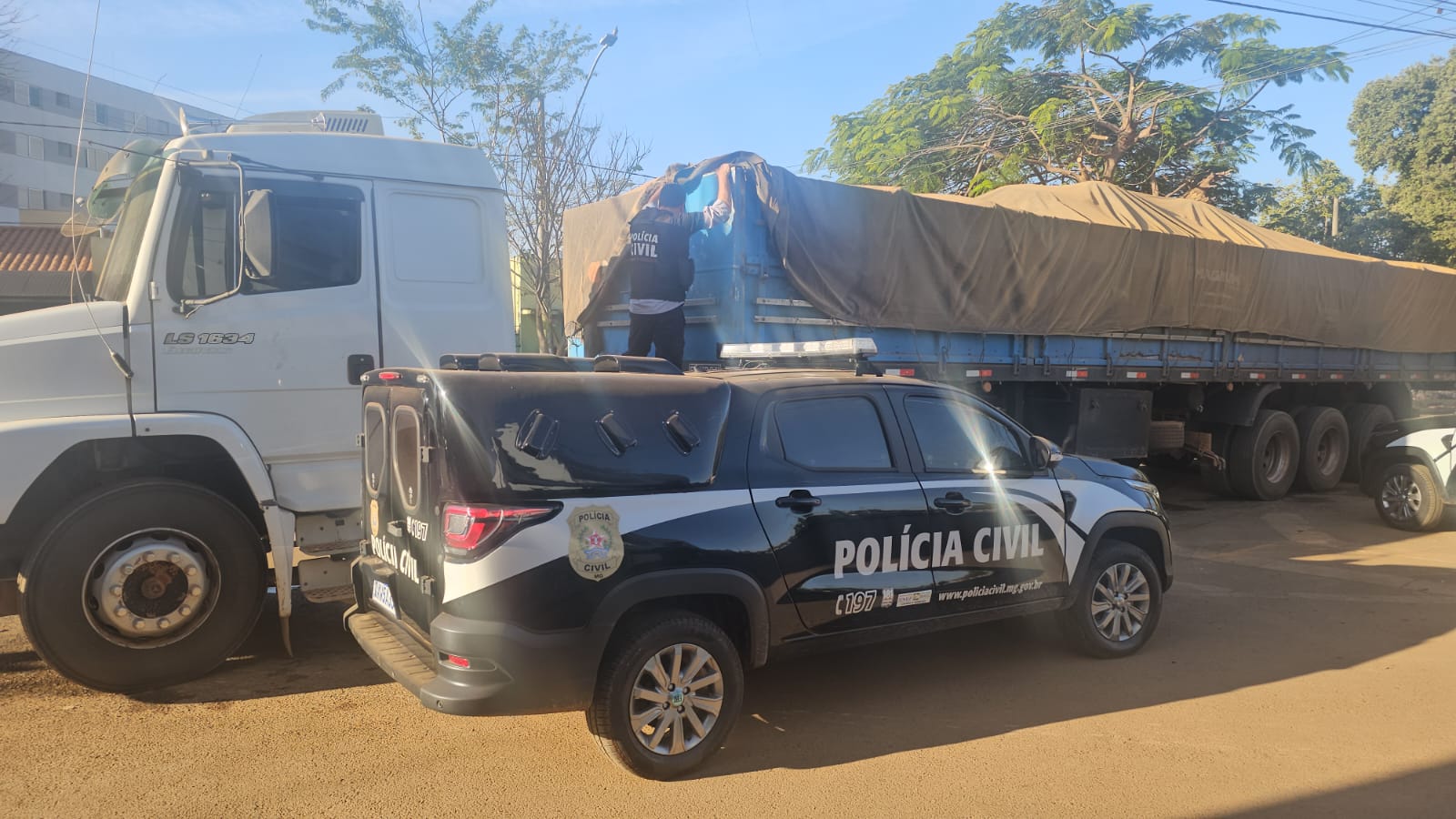 Polícia Civil intercepta desvio de 30 toneladas de adubo em Pompéu