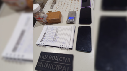 Guarda Municipal atende ocorrência de perturbação do sossego e descobre drogas e materiais de tráfico em residência REDIMENSIONAR-FOTO-2025-08-19T083814