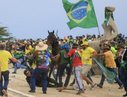 Mais de 500 réus fazem acordo para evitar prisão por atos de 8 de janeiro, diz STF