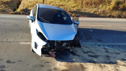Carro com sete ocupantes bate em barreira e causa morte de criança de 4 anos download