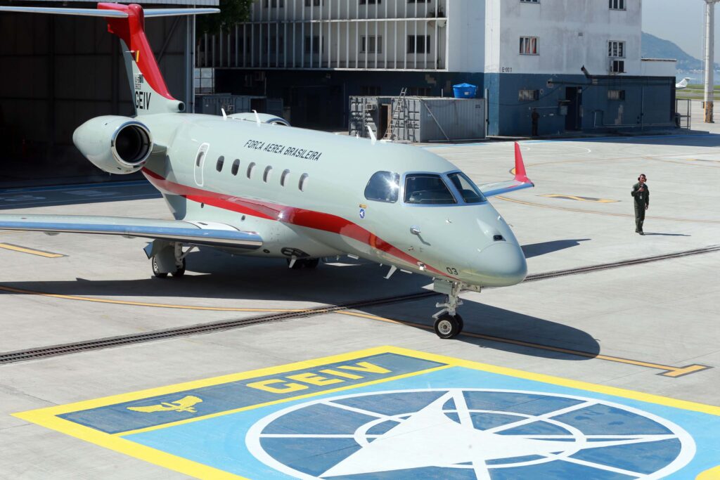 Exclusiva: Legacy 500 da Força Aérea Brasileira (FAB) chama atenção em voos sobre Divinópolis durante operação de fiscalização (vídeo) legacy