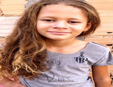 Divinópolis para o Brasil: Gabriela, 9 anos, emociona torcida do Atlético Mineiro com camisa feita à mão