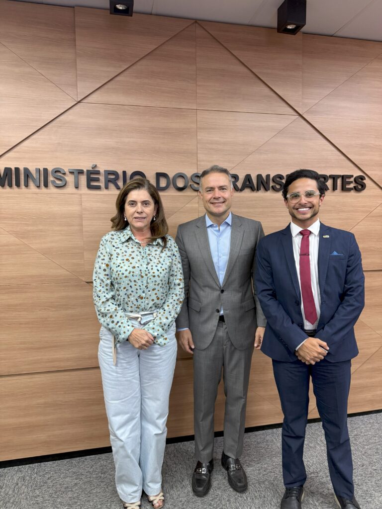 Vítor Costa e Gleide Andrade obtêm compromisso para intervenção urgente no trevo da BR-494 vbitor