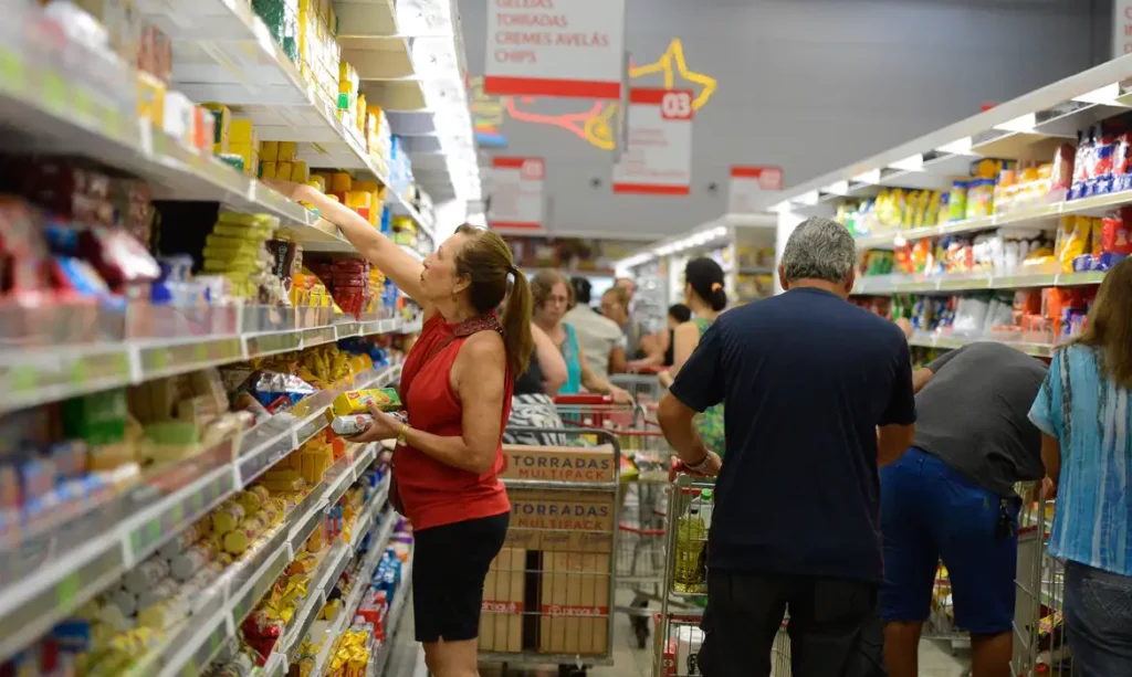 Mercado reduz previsão da inflação para 4,85% e mantém alerta sobre juros altos em 2025 1064929-edit_04214