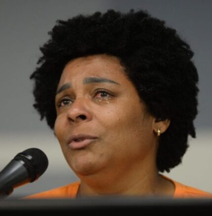 Viúva de gari pede indenização por danos morais e mantém luta por justiça