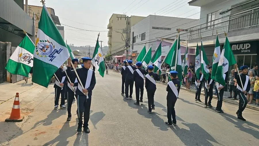Cláudio celebra 114 anos com desfile cívico que mistura cultura, história e diversidade 76cab0f24f855137bb9606c86aff57be