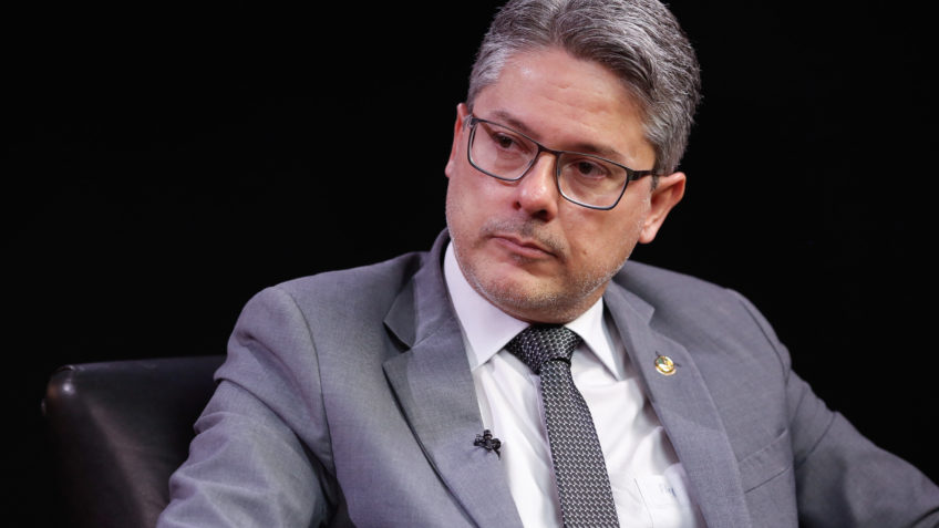 Relator recomenda rejeição da PEC da Blindagem dos políticos e diz que proposta transforma Congresso em abrigo do crime