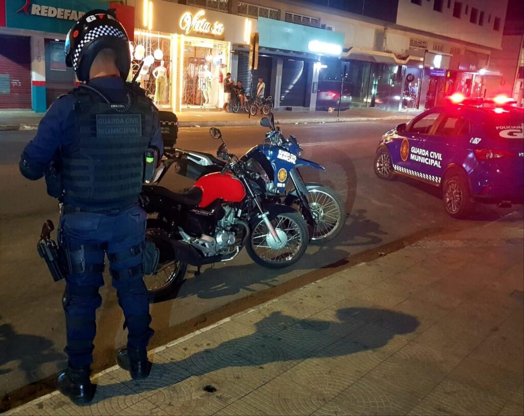Caçada nas ruas de Nova Serrana: Guarda Civil prende homem após fuga e direção perigosa Caçada nas ruas de Nova Serrana Guarda Civil prende homem após fuga e direção perigosa
