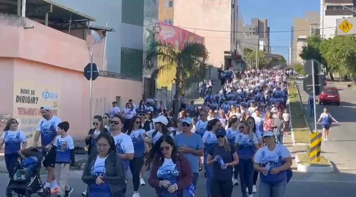 Divinópolis amanhece em fé: Caminhando com Maria reúne milhares em homenagem à Mãe Aparecida
