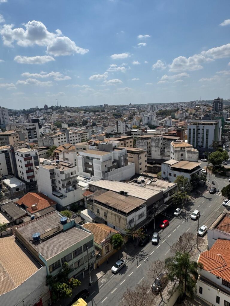 Divinópolis despenca 52 posições no ranking nacional de competitividade Divinópolis, ranking de competitividade, queda nacional, liderança regional, educação em Divinópolis, saúde municipal, Centro-Oeste mineiro