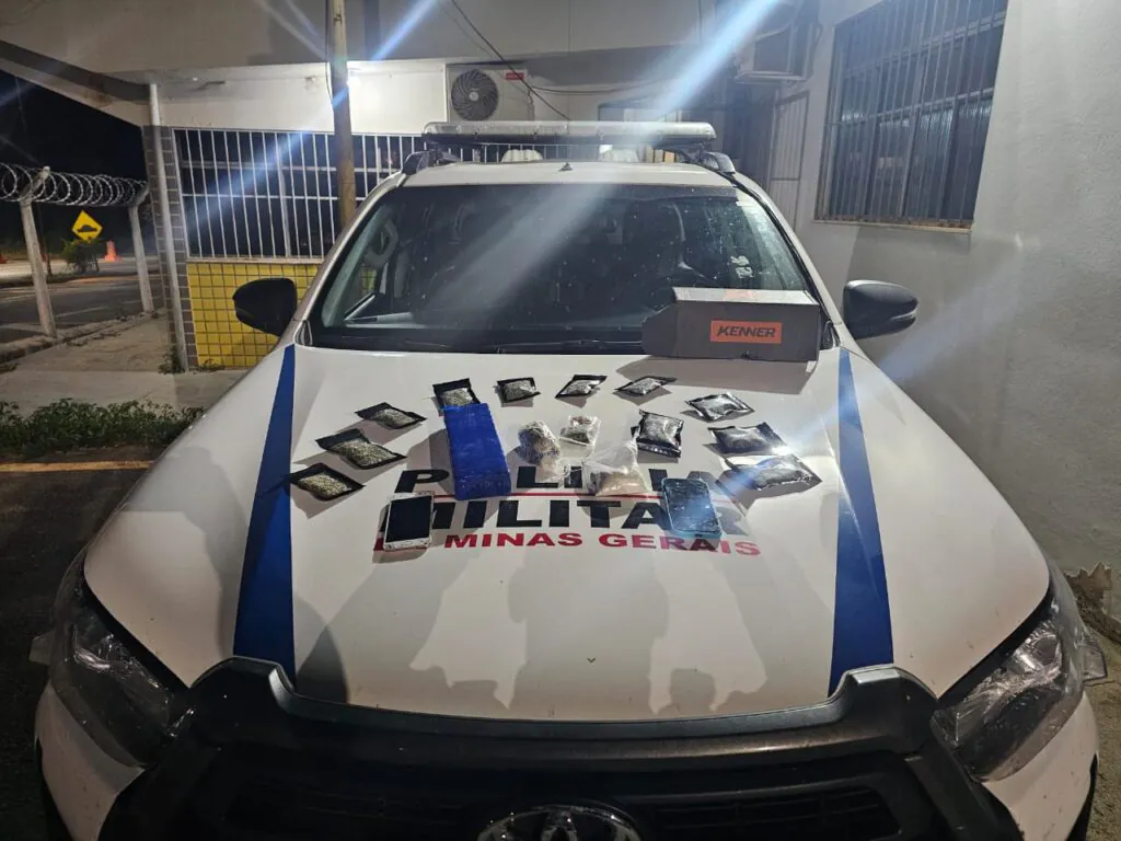 PM prende jovem de 19 anos com drogas durante operação na MG-431, em Pará de Minas Drogas