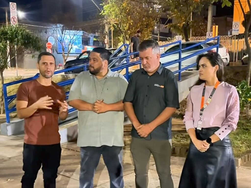 Gleidson Azevedo acusa Nova Serrana, Carmo do Cajuru, Lagoa da Prata, Pedra do indaiá e Pará de Minas de descartarem, em Divinópolis, pessoas em situação de rua “Estão colocando moradores de rua em ônibus e mandado para Divinópolis”, diz Gleidson Azevedo ao acusar prefeitos da região