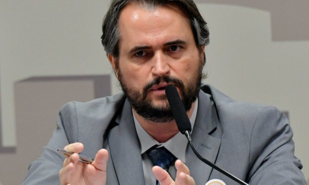 Ex-diretor da PF em Minas é preso na Operação Rejeito, esquema bilionário de corrupção ambiental Ex-diretor da PF em Minas é preso na Operação Rejeito, esquema bilionário de corrupção ambiental