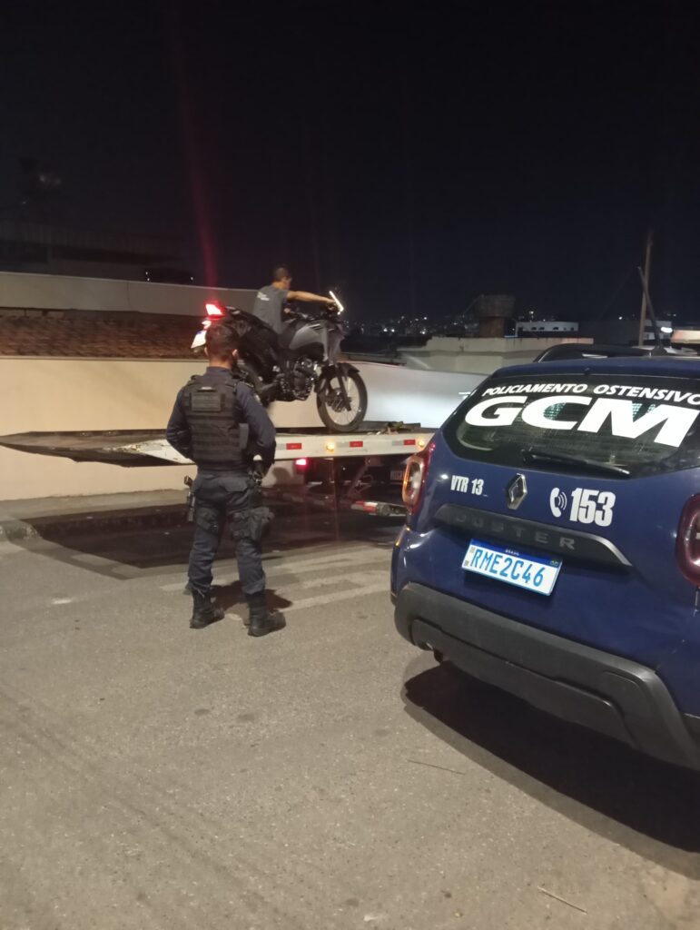 GCM apreende moto e detém adolescente por direção perigosa na saída de escola em Nova Serrana IMG-20250911-WA0004