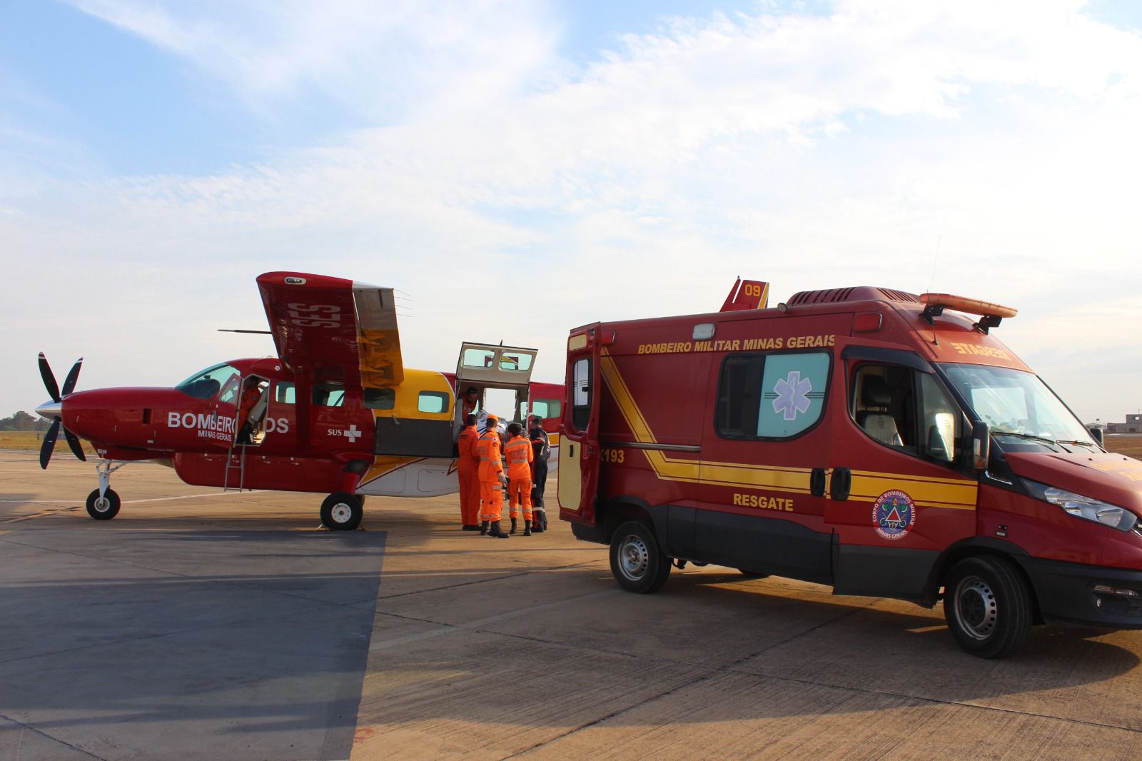 Paciente com queimaduras graves é transferida de Divinópolis para Montes Claros em avião Arcanjo 09