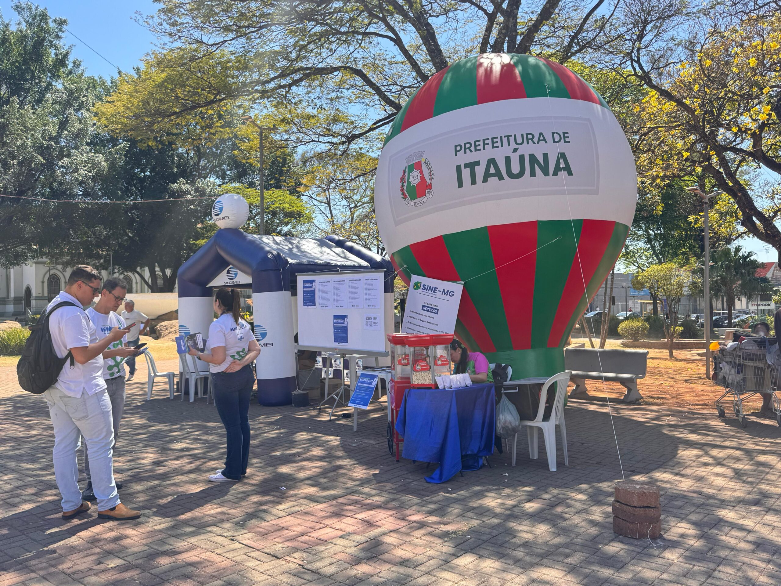 Prefeitura de Itaúna leva Sine Itinerante à Praça da Matriz e amplia oportunidades de trabalho