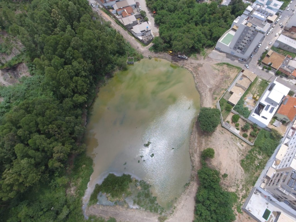 Urgente: MP Investiga Irregularidades Ambientais na Lagoa da Sidil Divinópolis Lagoa antes do desmatamento