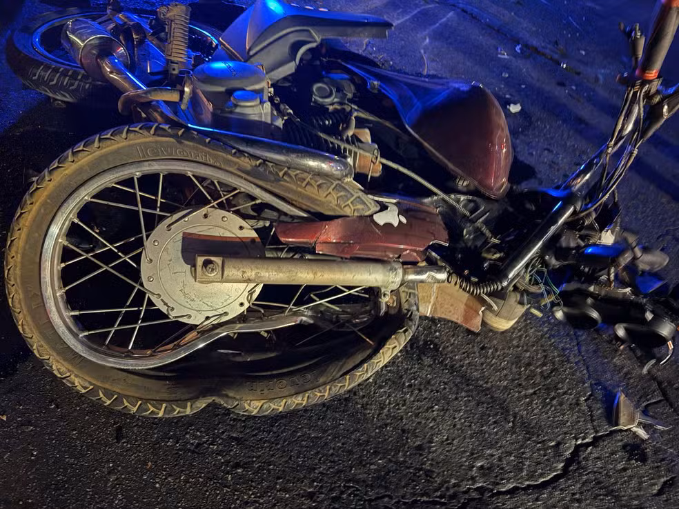 Motociclista morre em colisão com caminhão na BR-262 em Bom Despacho