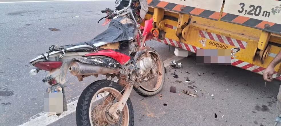 Pai morre e filho de 10 anos luta pela vida após acidente na BR-262