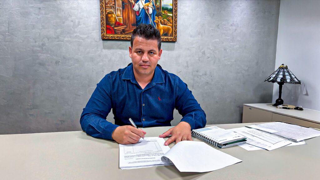 Projeto de Lei de autoria do executivo impede que Cajuru perca quase R$ 5 milhões em recursos federais Projeto de Lei de autoria do executivo impede que Cajuru perca quase R$ 5 milhões em recursos federais