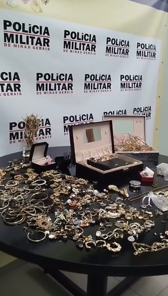 Perseguição termina em capotamento e PM recupera R$ 100 mil em bens furtados em Itatiaiuçu Screenshot_20250908_164723_WhatsApp