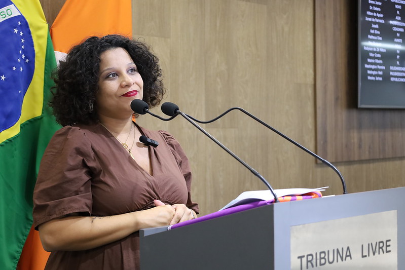 Vereadora Kell Silva (PV) propõe uso da Constituição como ensino paradidático após polêmica da Bíblia nas escolas de Divinópolis VEREADORA KELL SILVA (PV)