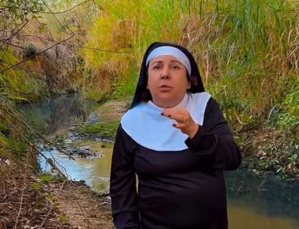 Crime ambiental em Bom Despacho: ex-vereadora (“freira”) mostra córrego tomado por esgoto e cobra ação da Prefeitura