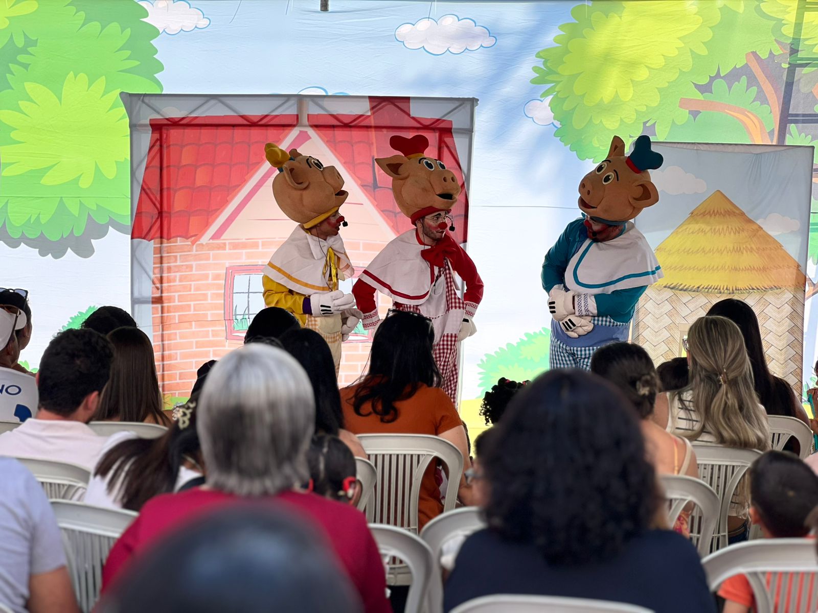 Itaúna celebrou 124 anos com arte, música e teatro no Espaço Cultural