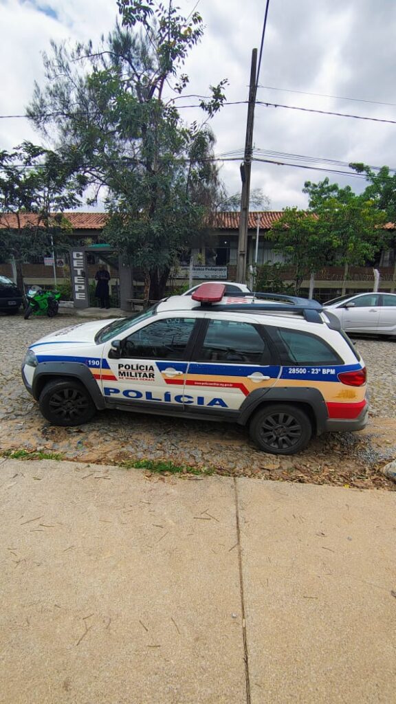 Aluna do CETEPE teria sido flagrada com drogas dentro de sala de aula; Polícia e Prefeitura não confirmam ocorrência Aluna do CETEPE teria sido flagrada com drogas dentro de sala de aula; Polícia e Prefeitura não confirmam ocorrência