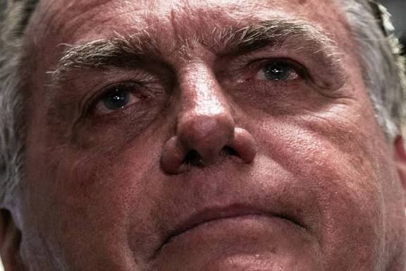 Bolsonaro é condenado a pagar R$ 1 milhão por comparar cabelo crespo a “criatório de baratas”