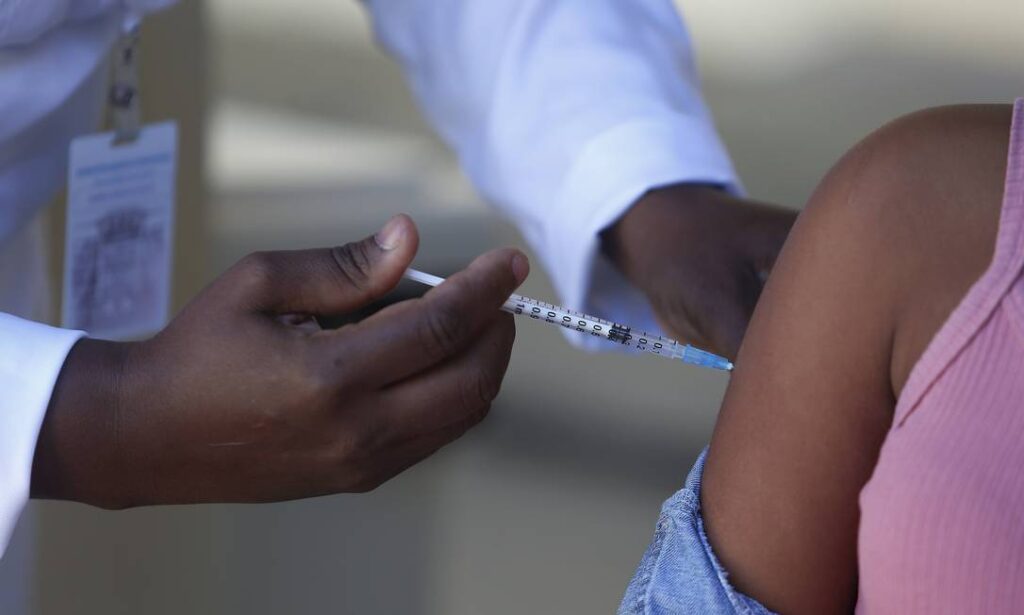 Nova Serrana intensifica vacinação infantil com horário estendido e Vacimóvel para ampliar imunização 94115743_RI-Rio-de-Janeiro-RJ-25-07-2021PROJETO-PAQUETA-VACINADA-IMUNIZA-OS-ADOLESCENTES-NE