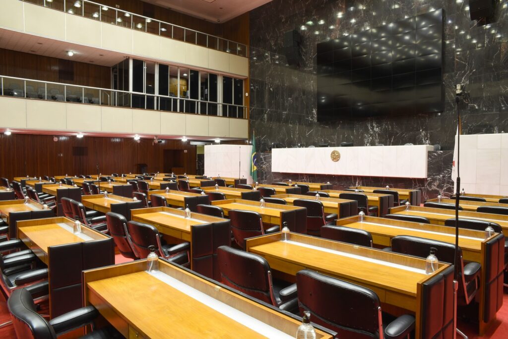 Com quórum qualificado em risco, oposição mira quatro deputados para barrar privatização da empresa mineira de saneamento (COPASA) ALMG