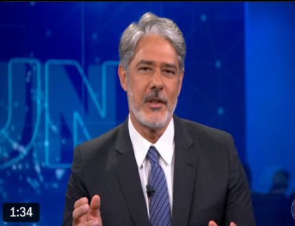 William Bonner entrega bastão do Jornal Nacional a César Tralli após 29 anos na bancada do mais importante telejornal do Brasil