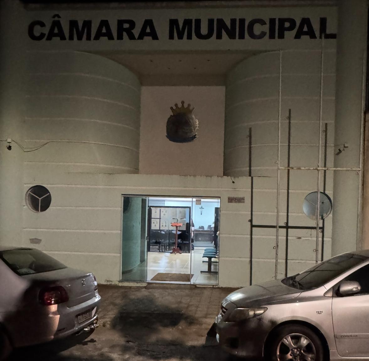 Sessões relâmpago e apatia total: Câmara Municipal de Vereadores de Carmo do Cajuru vive “apagão” político