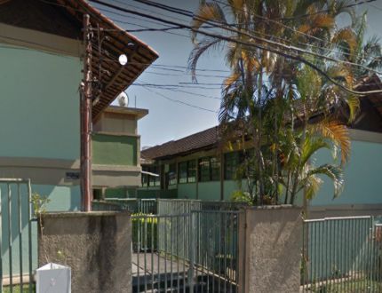 Surreal em Divinópolis: aluno furta carro de professora, dá volta pela cidade e devolve veículo no fim da aula, depois de levar namorada em casa Escola Estadual Manoel Correia Filho - Divinews
