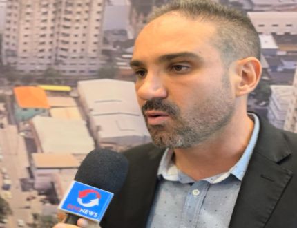 Flávio Marra: “Não adianta posto bonito se falta remédio e o povo continua sofrendo na fila do SUS" Flávio Marra - Divinews