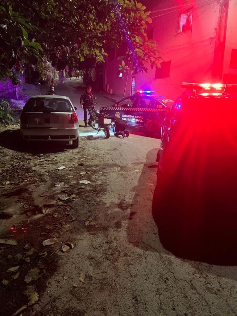 Nova Serrana: motociclista desobedece ordem de parada, foge em alta velocidade, provoca colisão e é preso IMG-20251015-WA0013