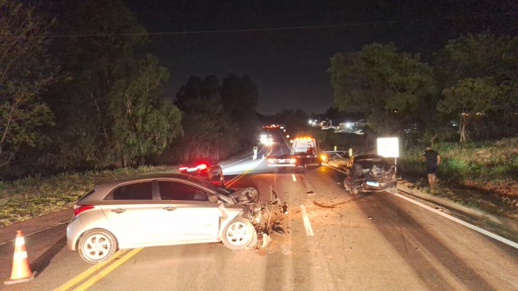 Colisão frontal entre Siena e HB20 deixa mulher gravemente ferida na MG-050, em Itaúna IMG-20251025-WA0007