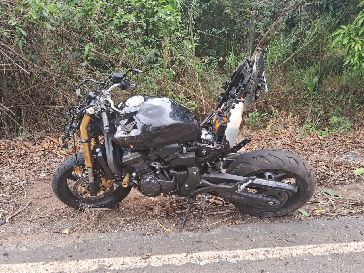 Jovem de 18 anos morre em grave acidente de moto na BR-352, em Onça do Pitangui